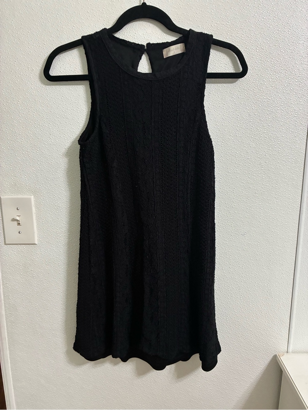 Altard  State Women's Sleeveless Black Shift Dress - Minimal crochet style M